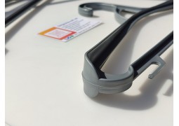 Вішалка пластикова з неповоротним гачком та широким плечем 42х3,5см.